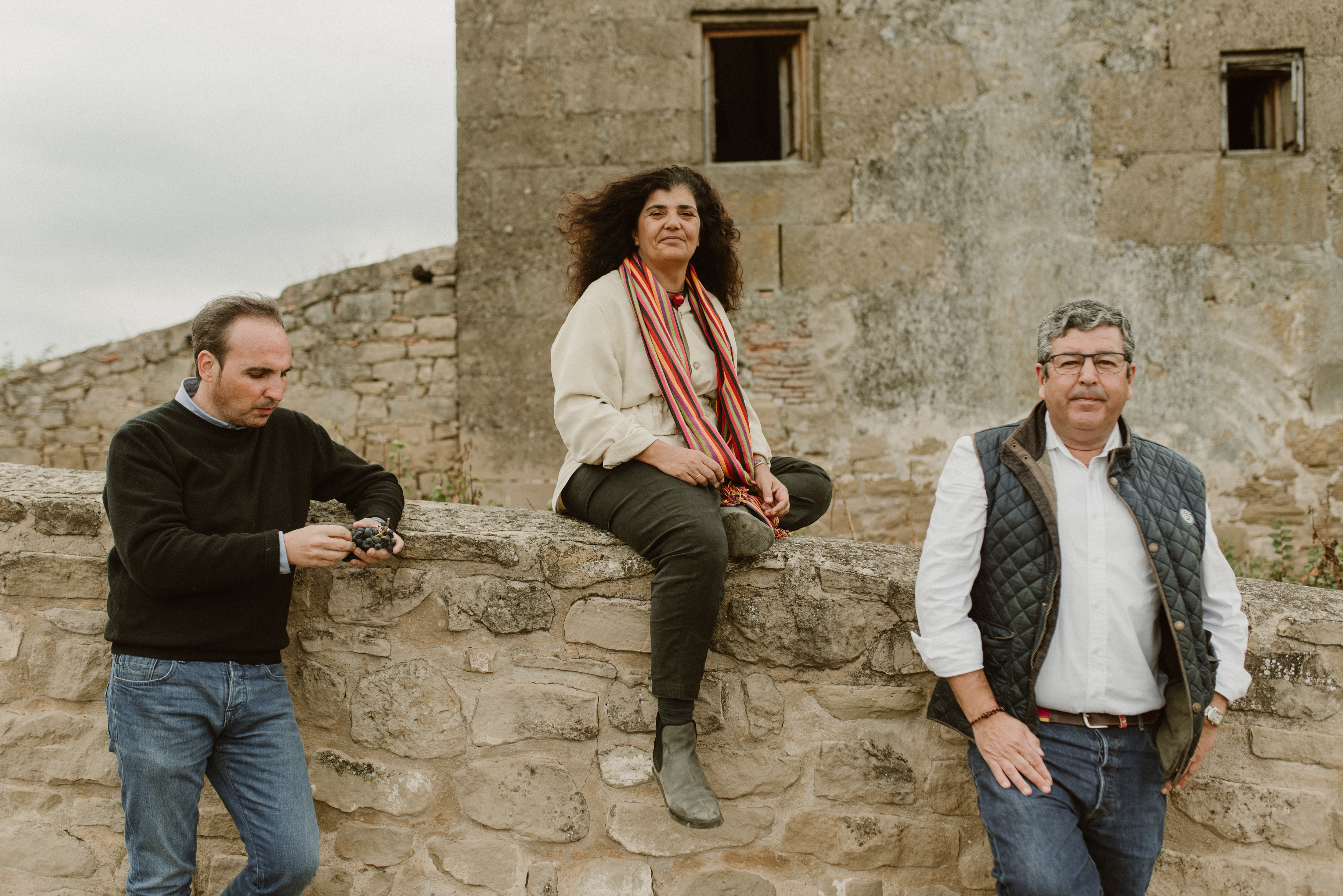 (from left to right) Goyo Gordaliza is the viticulture responsible, Carmen Pérez Garrigues, Jesús Madrazo, the prestigious oenologist who is Villota's cheif winemaker since this 2021 vintage